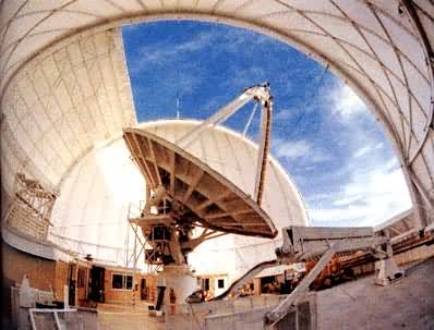 美国基特峰国立天文台11米直径的射电望远镜