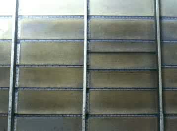 利用加劲杆提高薄板强度和刚度的加劲壁板