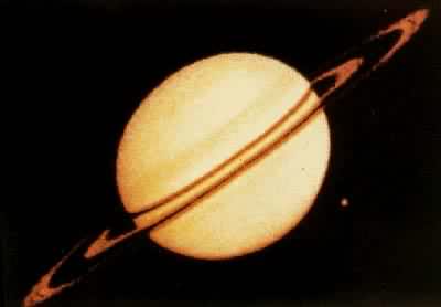 土星照片  “先驱者”11号行星探测器1979年8月离土星280万公里处拍摄