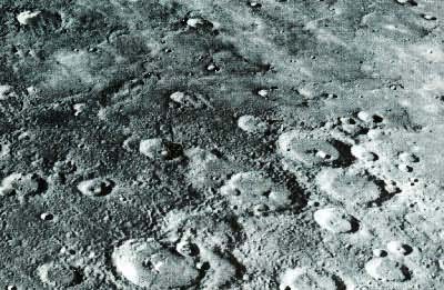 “水手”10号1975年3月在离水星5万公里处拍摄的水星表面。