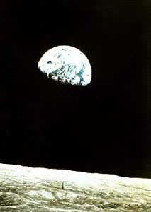 从月球上空看地球