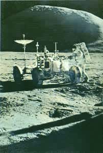 宇航员和月行车