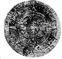 渊源于玛雅历法的阿兹台克历碑  中间是太阳，周边是数字，碑上还刻有方位和一年分成的月、日。