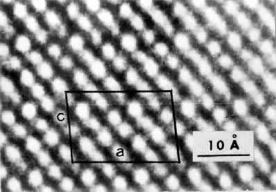 图3 氟碳铈钡矿的结构像平行四边形代表一个晶胞的投影