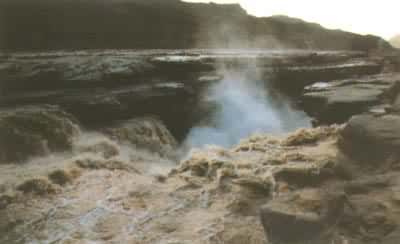 黄河晋陕峡谷的壶口瀑布