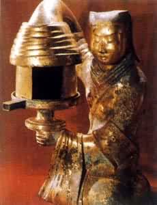 图 西汉长信宫灯——用金汞齐进行表面鎏金的制品