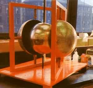 H.卡文迪什验证静电力遵从‘平方反比律’的同心球实验装置（复制品）