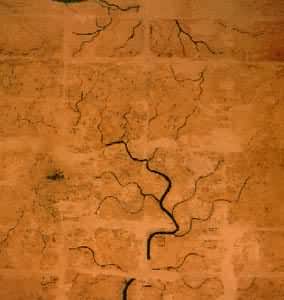 1973年在中国湖南省长沙市马王堆出土的西汉地图。绘在帛上。（地形图）
