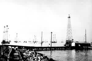 马拉开波湖石油开采区