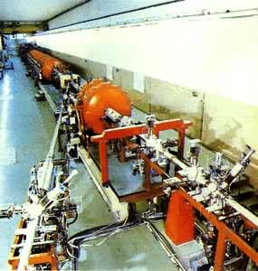 图 联邦德国达姆斯塔特重离子直线加速器。在该加速器上合成了第107、108、109号元素