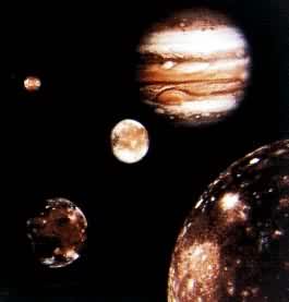 木星和它的四个卫星  上右是木星，上左是木卫一，中间是木卫二，下左是木卫三，下右是木卫四的一部分。
