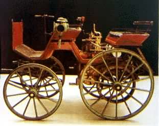 1886年德国G.戴姆勒制造的四轮汽车（单缸发动机，1.1千瓦，最高车速16公里/小时）