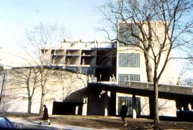 美国哈佛大学卡本特艺术中心，1960～1963年建，勒·柯布西耶设计