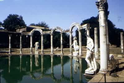 古罗马哈德良离宫（公元２世纪建）的柱廊园遗址