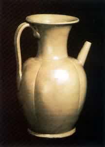 唐代（618～907）越州窑烧制的青瓷水注