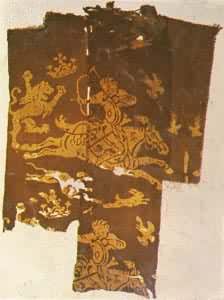 唐狩猎纹印花绢（新疆维吾尔族自治区博物馆藏）