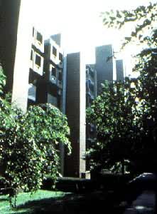 美国宾夕法尼亚大学理查德医学研究中心，1957～1964年建，L.卡恩设计