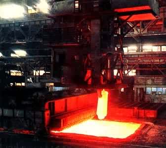 上海第五钢铁厂初轧车间均热炉出钢