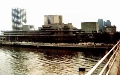 伦敦国家剧院，“粗野主义”作品，1967～1976年建，D.雷斯坦等设计