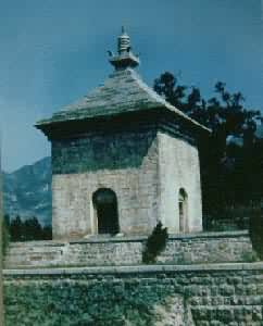 山东历城神通寺四门塔，中国现在最早的亭阁式石塔，611年建