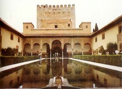 西班牙阿兰布拉宫石榴院，14世纪的西班牙庭园