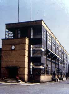德国法古斯鞋楦厂，现代主义建筑的代表作，1911～1912年建，W.格罗皮乌斯和A.迈耶设计