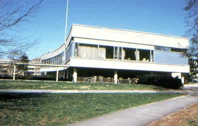 美国哈佛大学研究生中心，1949～1950年建，W.格罗皮乌斯等设计