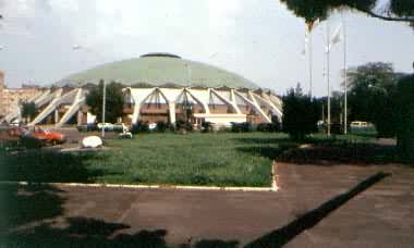罗马小体育宫，网格穹窿形薄壳屋顶建筑，1956～1957年，A.维泰洛齐和P.L.奈尔维设计