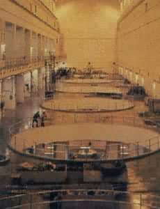 美国巴斯康蒂抽水蓄能电站——世界最大的抽水蓄能电站，装机210万kW，1985年投产 电站内景