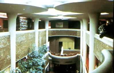 美国拉辛的约翰逊公司总部大楼(内景)，1936～1946年，F.L.赖特设计