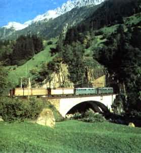瑞士国际线圣哥达隧道北口的线路