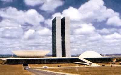 巴西议会大厦，1958～1960年建，O.尼迈耶设计