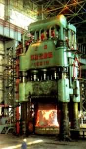 中国设计制造的1.2万吨自由锻造水压机