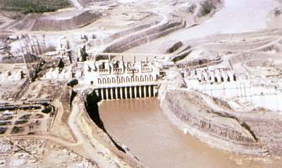施工中的伊泰普水电站——世界上最大的水电站