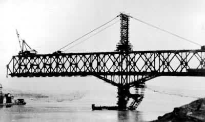 图1　枝城长江桥悬拼跨度160米连续桁架梁