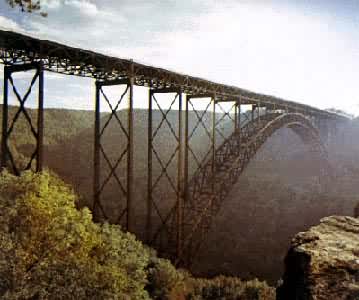 美国新河峡谷桥，目前世界上跨度最大（518.2米）的公路钢拱桥，1977年建成
