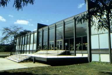 美国伊利诺伊理工学院建筑馆(克朗楼)，1950～1956年建，L.密斯·范·德·罗设计
