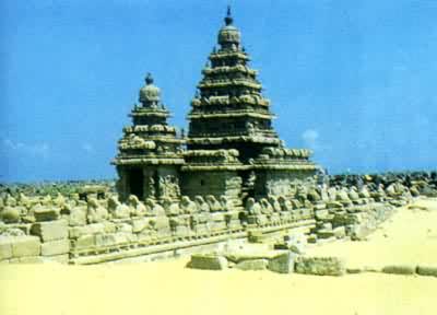 印度婆罗门教建筑摩河巴里普兰的海滨神庙，约700年建