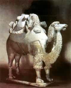 隋代（581～618）烧制的三彩陶骆驼