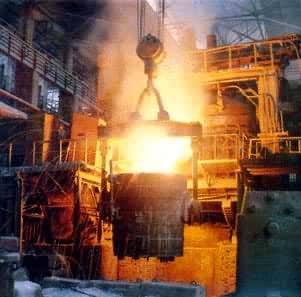 中国特殊钢生产基地之一——抚顺钢厂的电弧炉