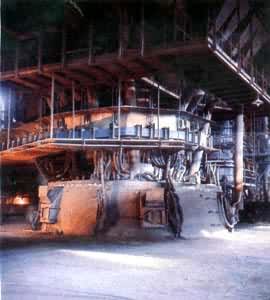 中国铁合金生产基地之一——吉林铁合金厂的封闭电炉