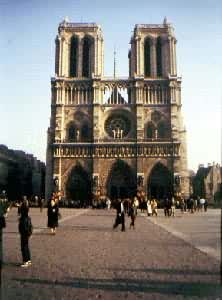 巴黎圣母院，建于1163～1250年