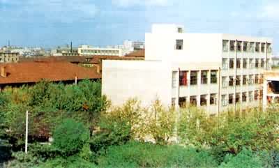 华东纺织工学院：教学大楼