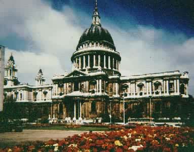 伦敦圣保罗大教堂，英国主义建筑的纪念碑，1675～1710年建，C.雷恩设计