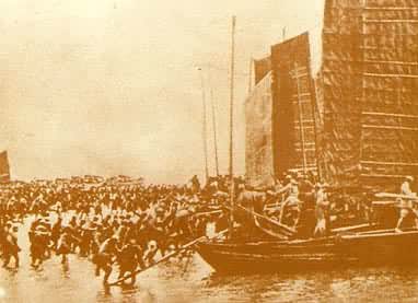 1949年4月，人民解放军百万雄师横渡长江