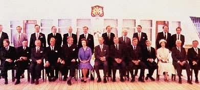  伊丽莎白女王与出席英联邦首脑会议的各国首脑合影(墨尔本，1981)