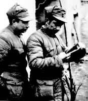 粟裕(右)和陈赓(左)在指挥平汉、陇海铁路破击战