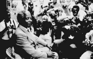 南非黑人领袖N.曼德拉获释后接受采访(1990年2月)