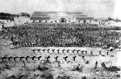 1932年4月中国工农红军第四军指战员在福建漳州合影