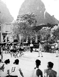 广西山村农民的篮球赛